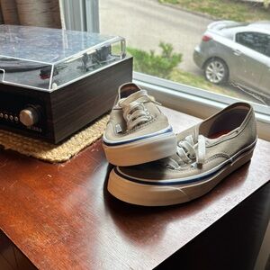 Vans boat shoes 6.5 men 8 women cream brand new never worn